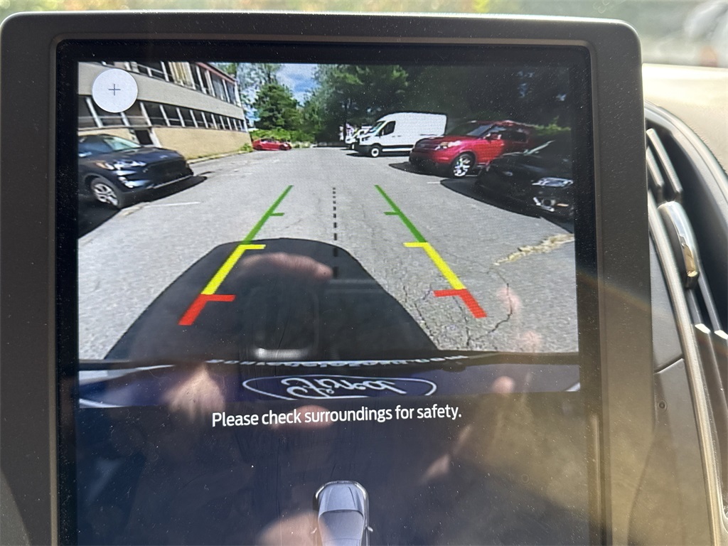 2022 Ford Edge SEL photo 9