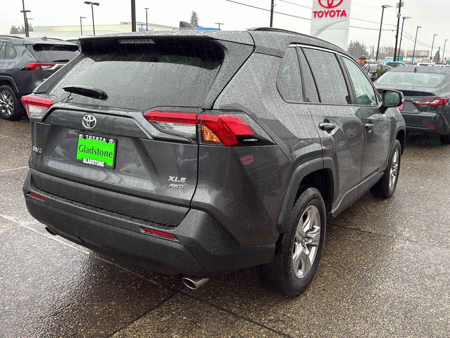 2023 Toyota RAV4 XLE photo 2
