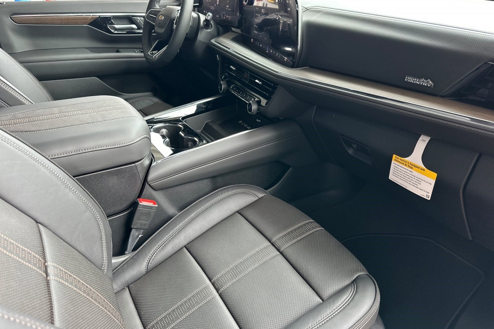 2025 Chevrolet Suburban High Country photo 18