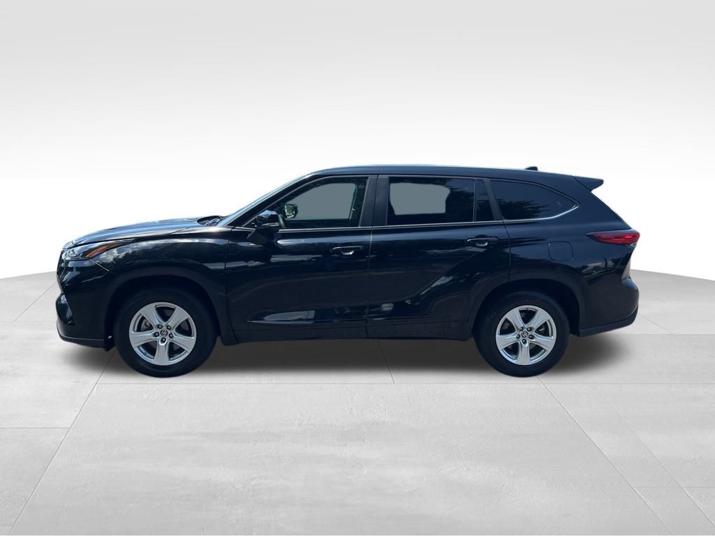 2023 Toyota Highlander L photo 2
