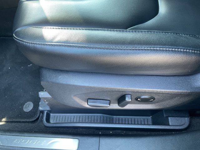 2024 Ford Edge Titanium photo 12