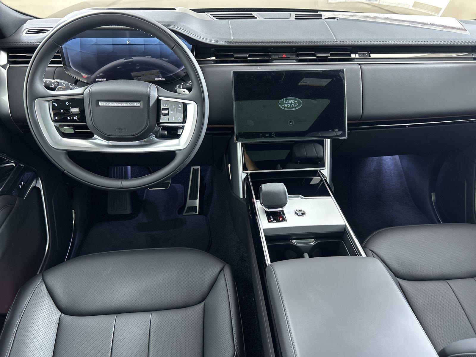2025 Land Rover Range Rover SE photo 9