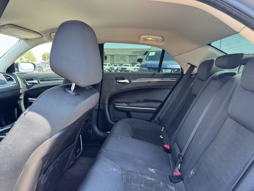 2018 Chrysler 300 Touring photo 2