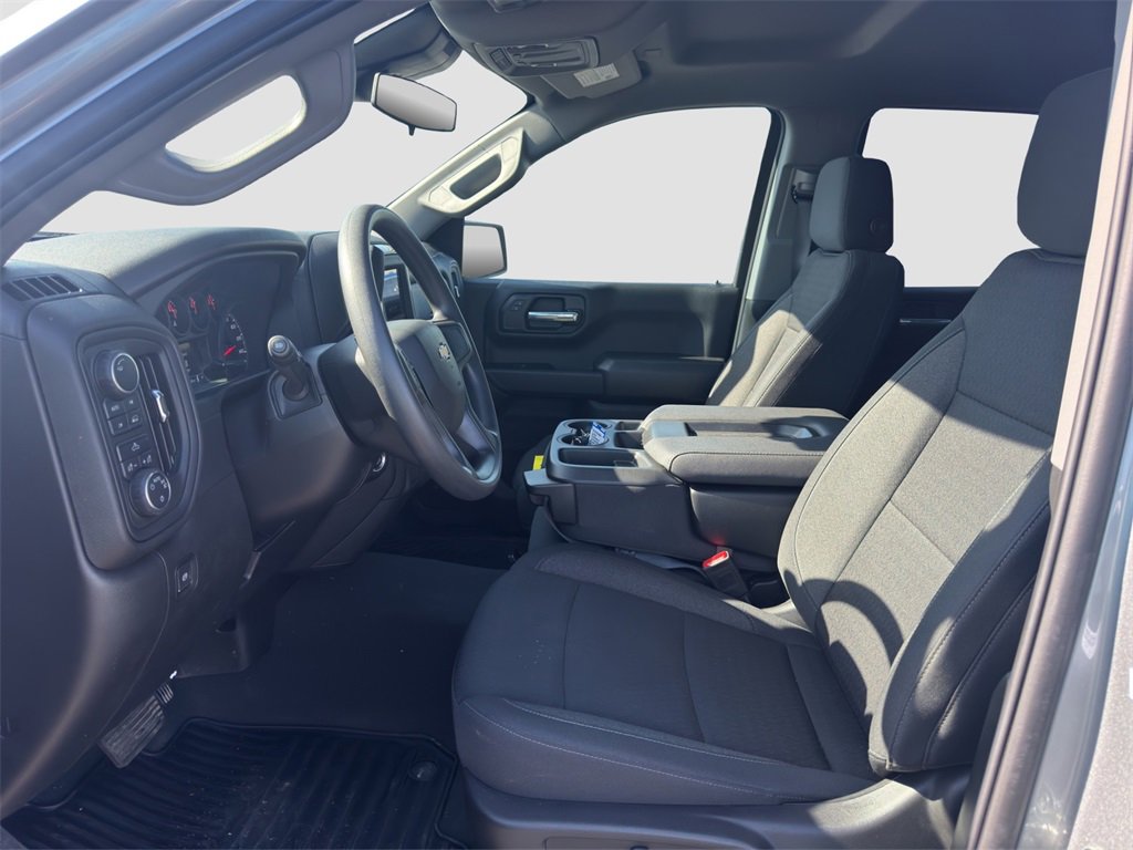 2025 Chevrolet Silverado 1500 Custom photo 9