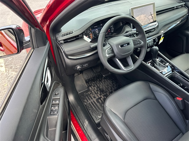 2025 Jeep Compass Latitude photo 28