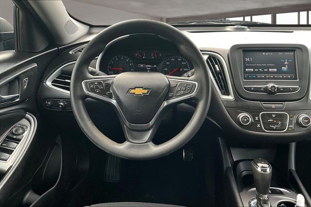 2017 Chevrolet Malibu LS photo 4