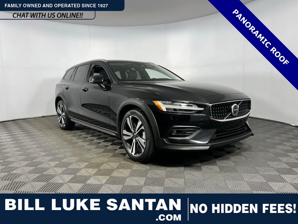 2025 Volvo V60 Cross Country Plus's photo