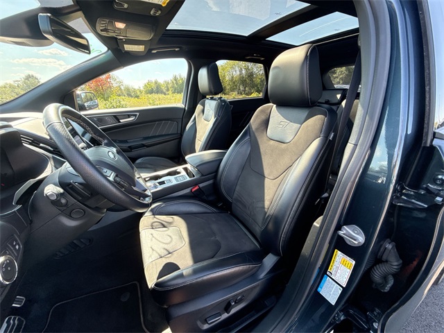 2022 Ford Edge ST photo 11
