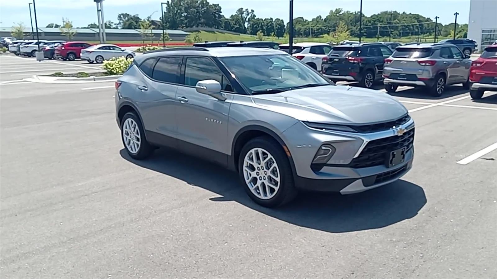 2025 Chevrolet Blazer 3LT photo 2