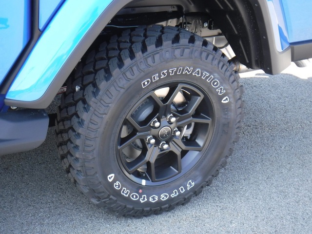 2025 Jeep Gladiator Sport photo 3