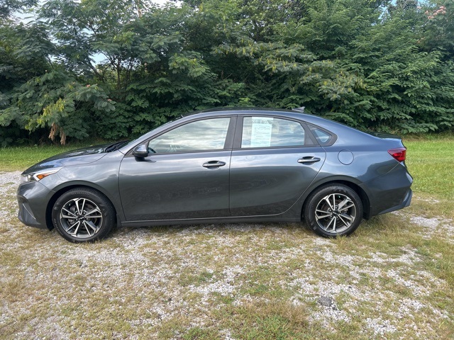 2023 Kia Forte LXS photo 3
