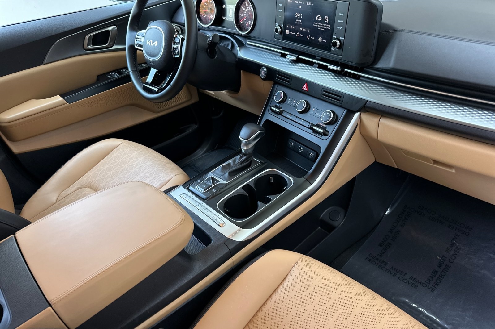 2024 Kia Carnival LX photo 17