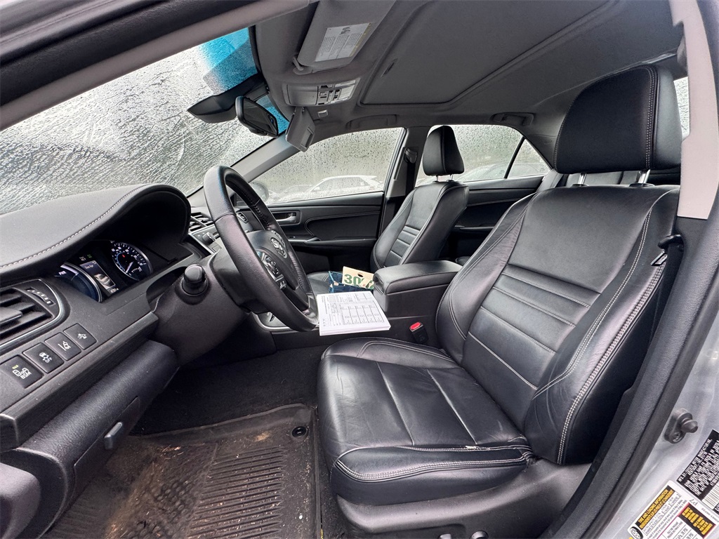 2016 Toyota Camry Hybrid XLE photo 3