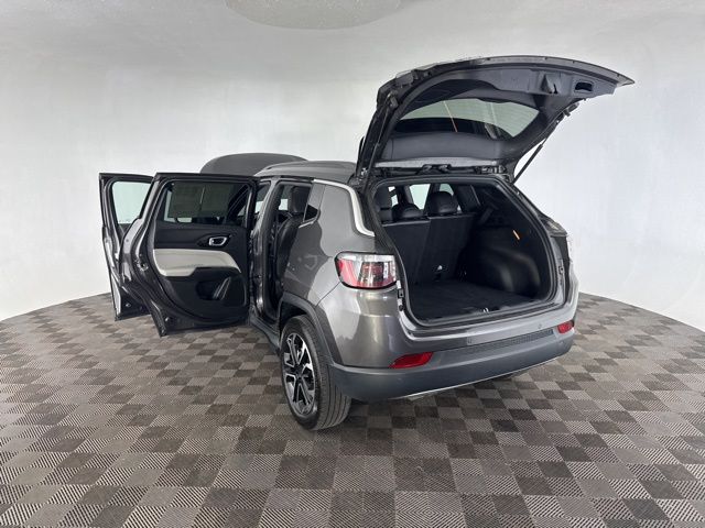 2023 Jeep Compass Limited photo 13