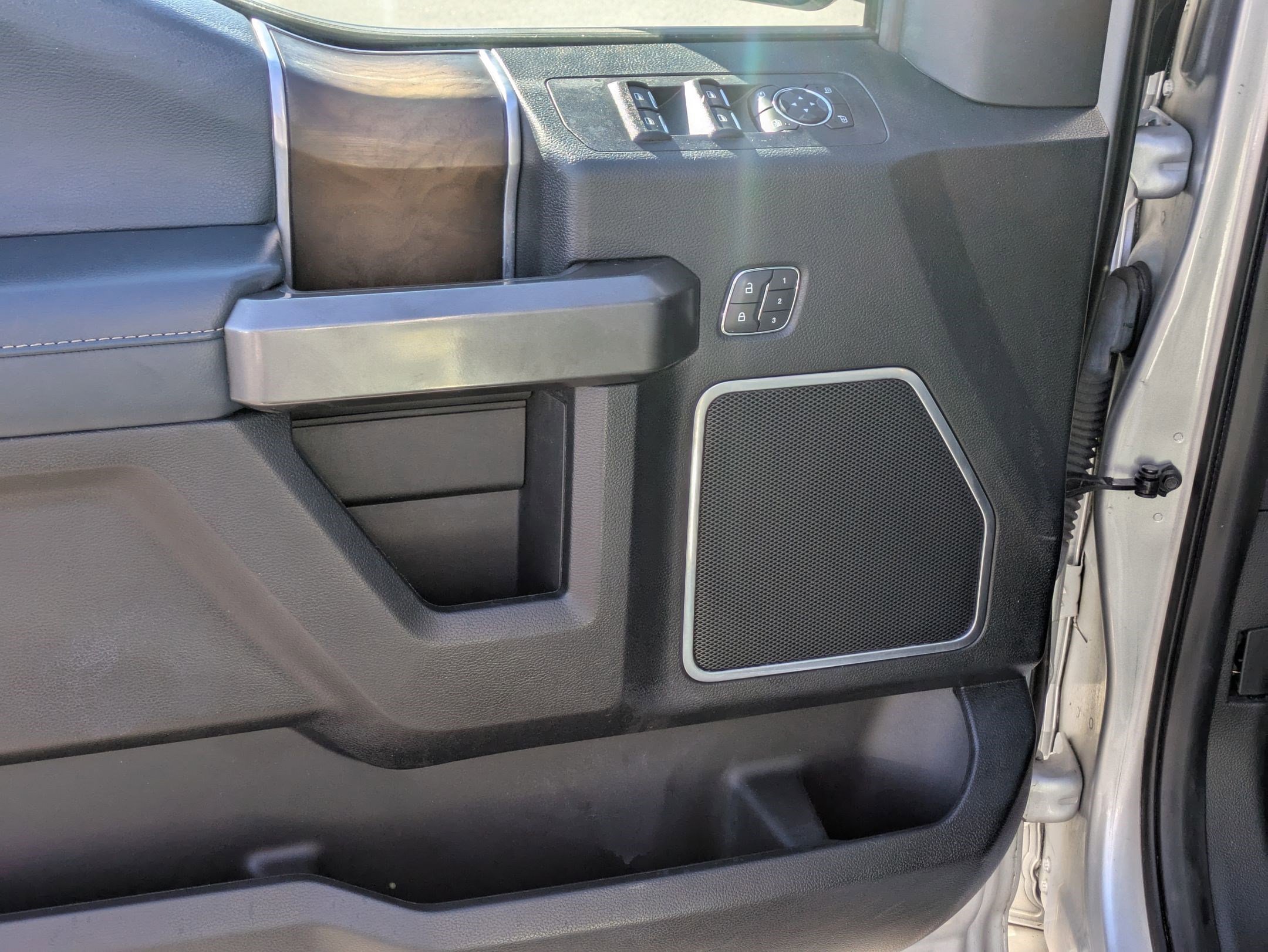 2018 Ford F-150 Limited photo 11
