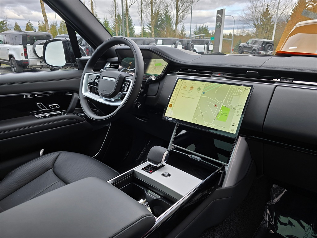 2025 Land Rover Range Rover SE photo 30