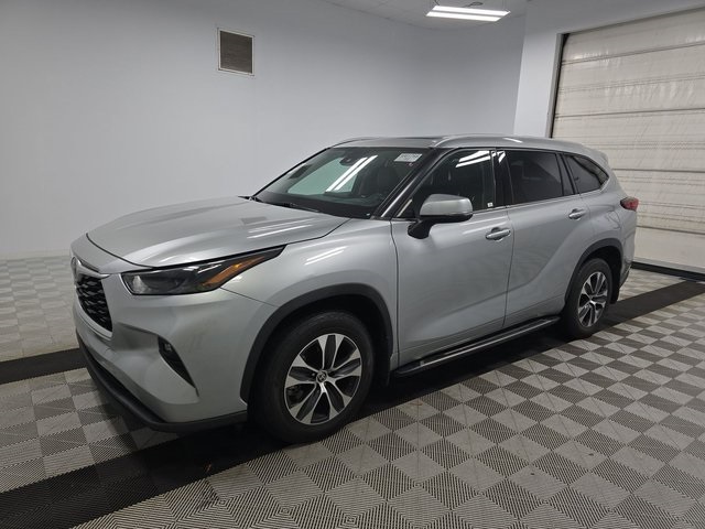 2022 Toyota Highlander XLE's photo