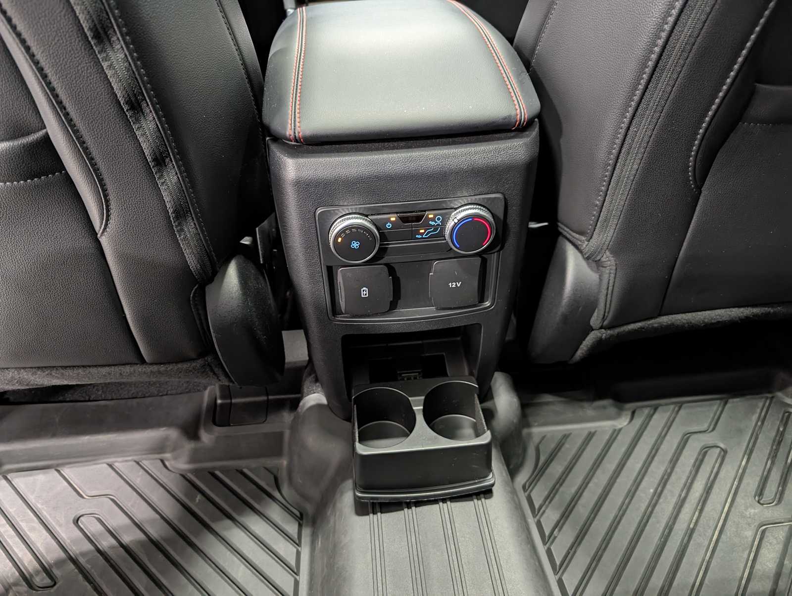 2022 Ford Explorer ST-Line photo 21