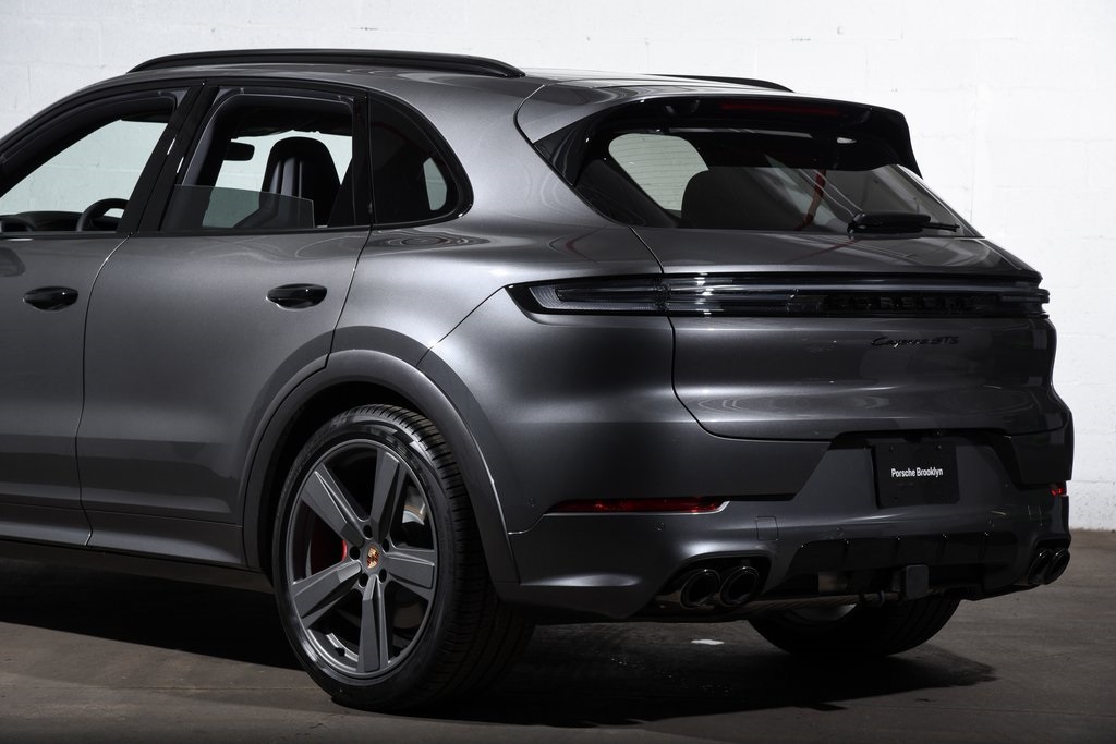 2025 Porsche Cayenne GTS photo 17
