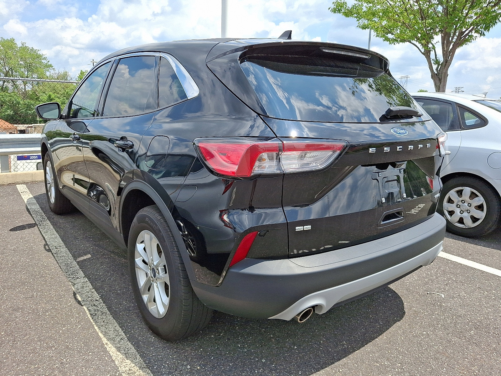 2022 Ford Escape SE photo 2