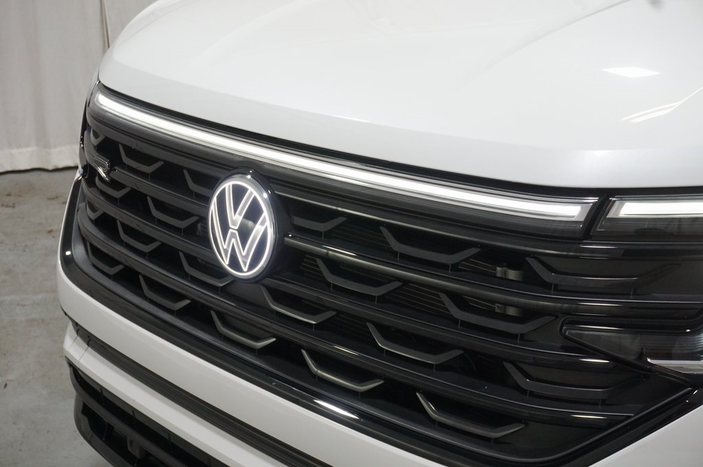 2025 Volkswagen Atlas Cross Sport SEL R-Line photo 37