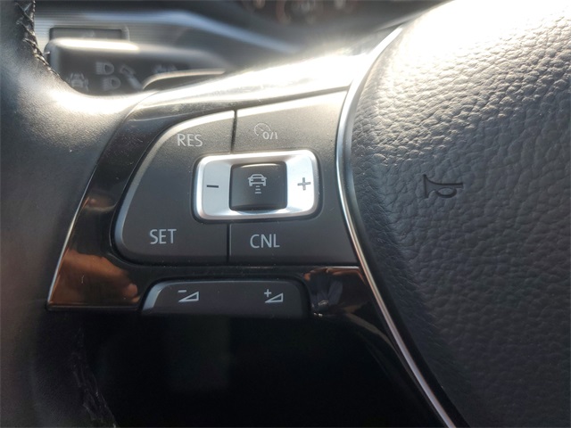 2020 Volkswagen Passat 2.0T R-Line photo 25