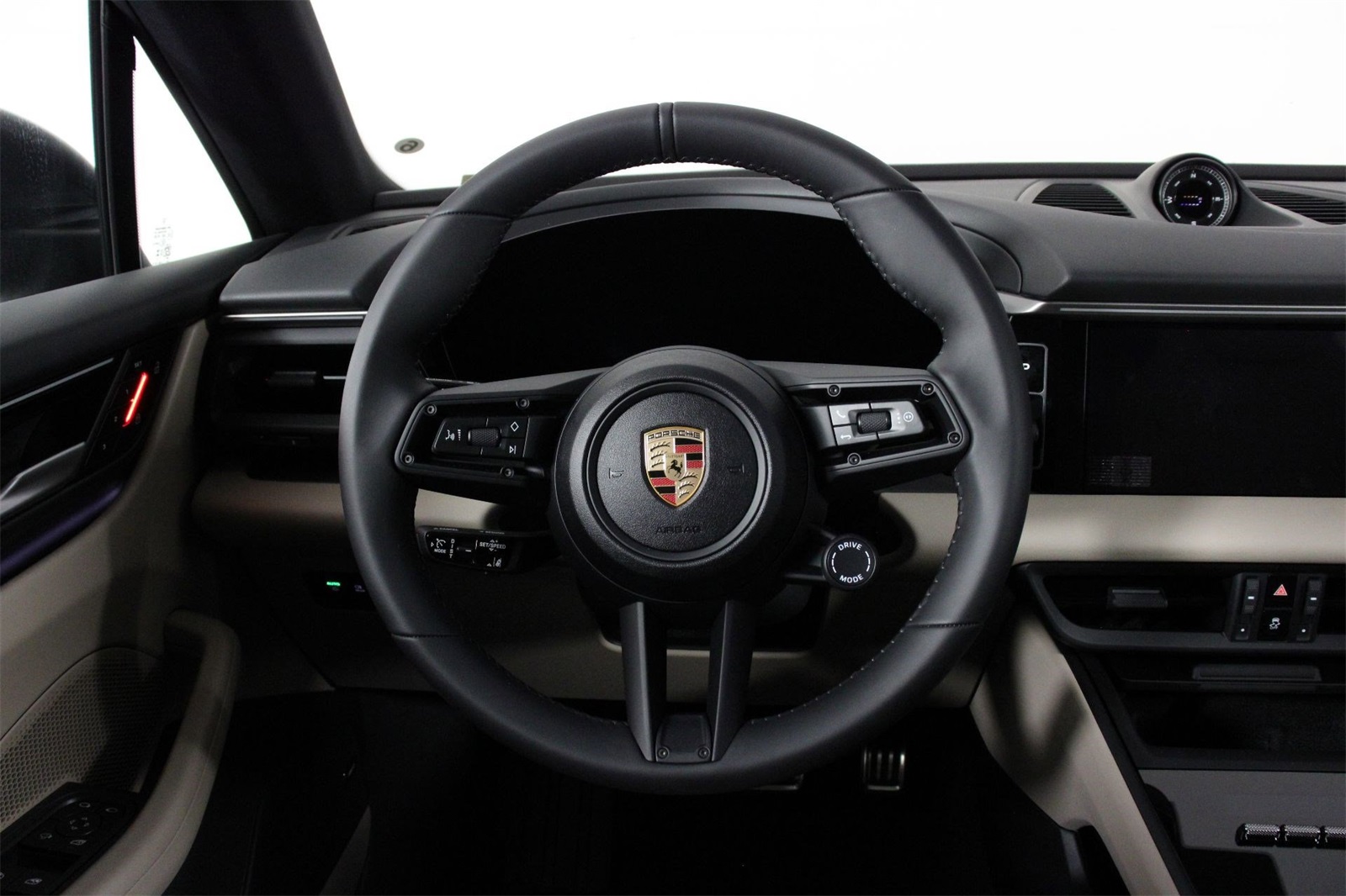 2025 Porsche Macan Electric photo 11