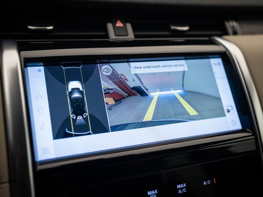 2022 Land Rover Discovery Sport SE photo 27