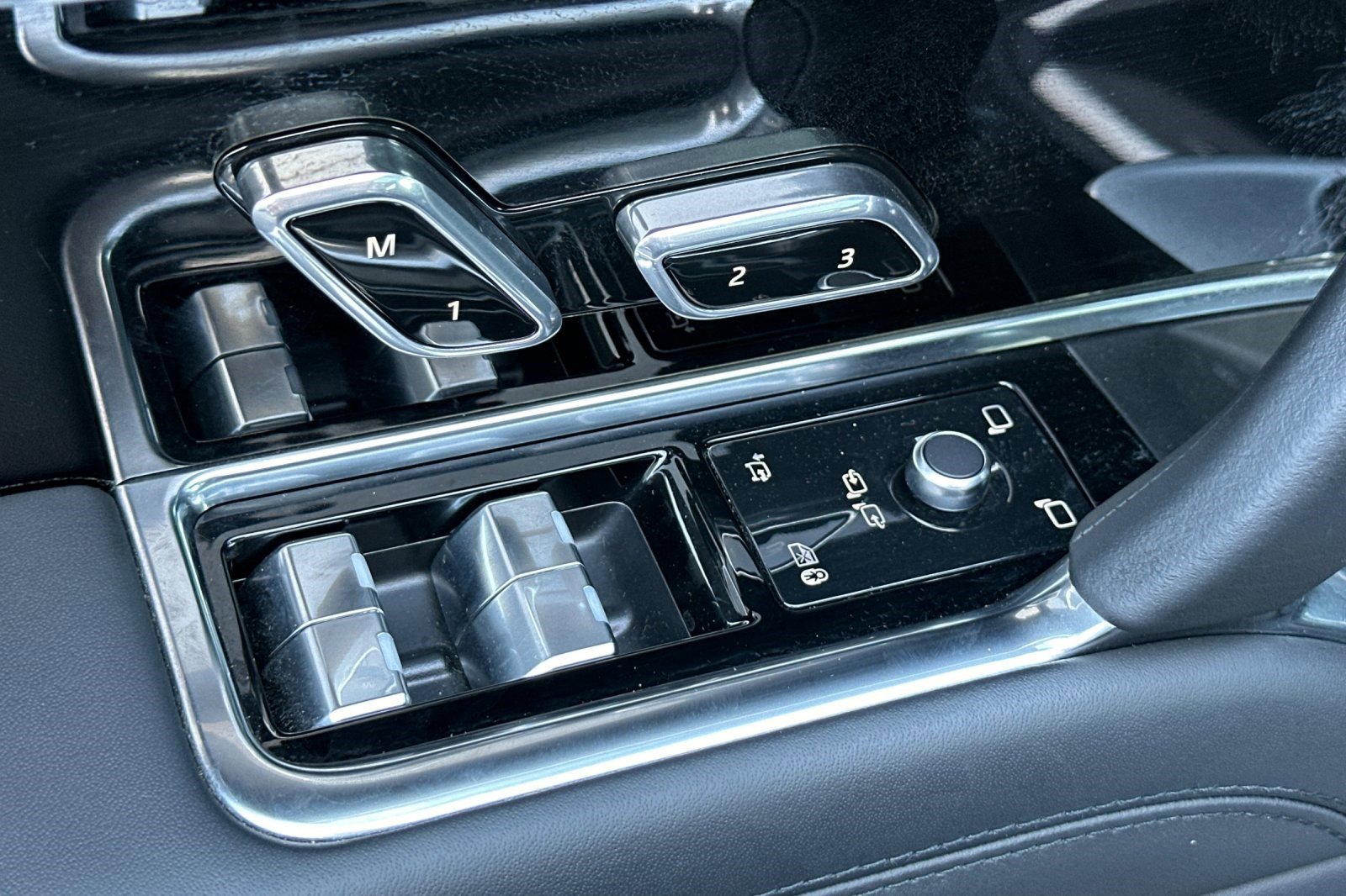 2023 Land Rover Range Rover Autobiography photo 14