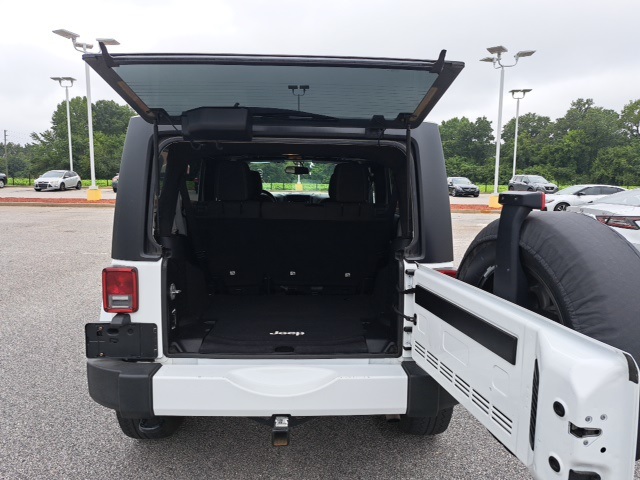 2016 Jeep Wrangler Unlimited Sahara photo 11