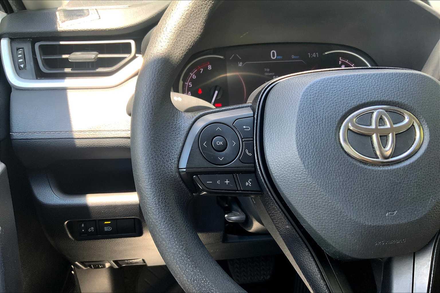 2023 Toyota RAV4 XLE photo 22