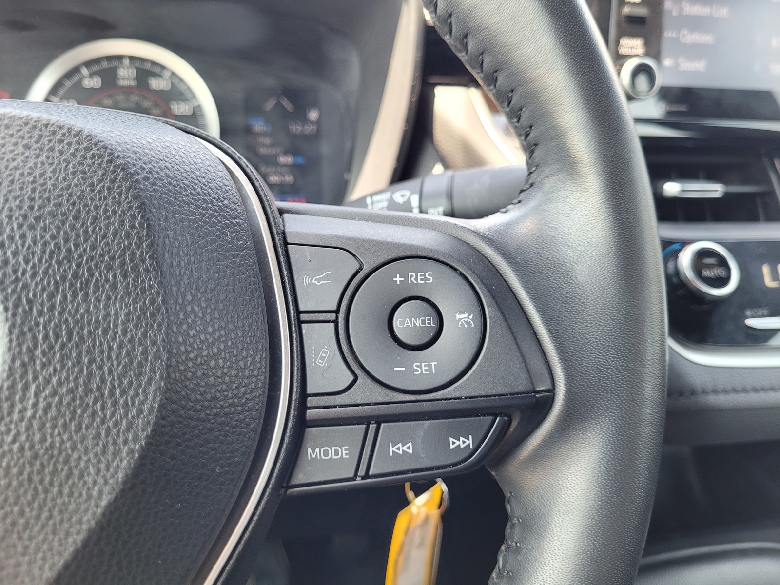 2022 Toyota Corolla SE photo 18