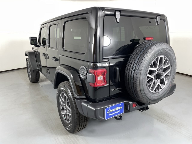 2025 Jeep Wrangler Sahara photo 6