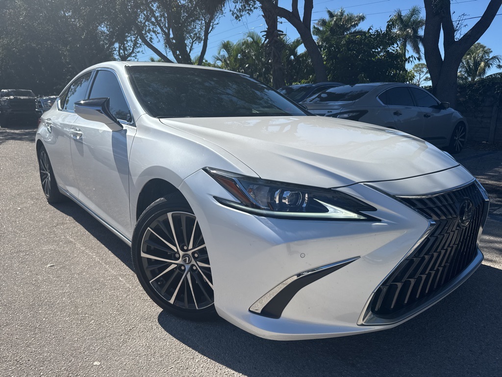 2023 Lexus ES 350's photo