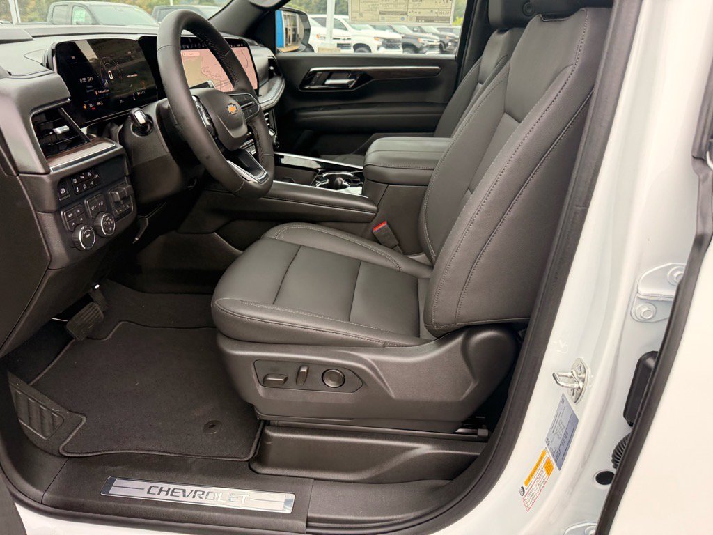 2025 Chevrolet Tahoe LT photo 4
