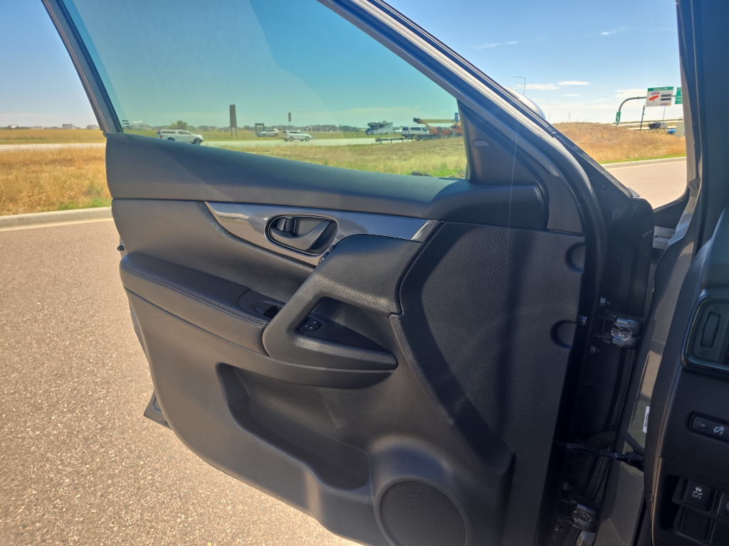 2020 Nissan Rogue S photo 15