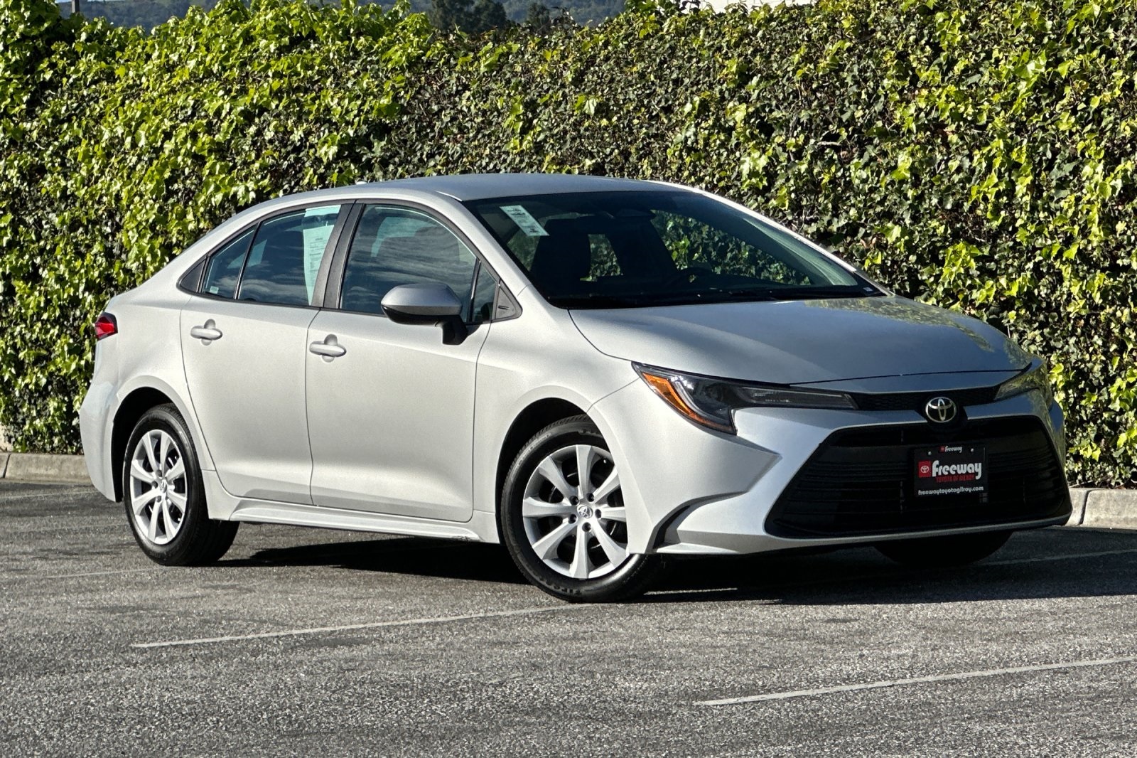 Used 2025 Toyota Corolla LE with VIN 5YFB4MDE2SP306796 for sale in Kansas City