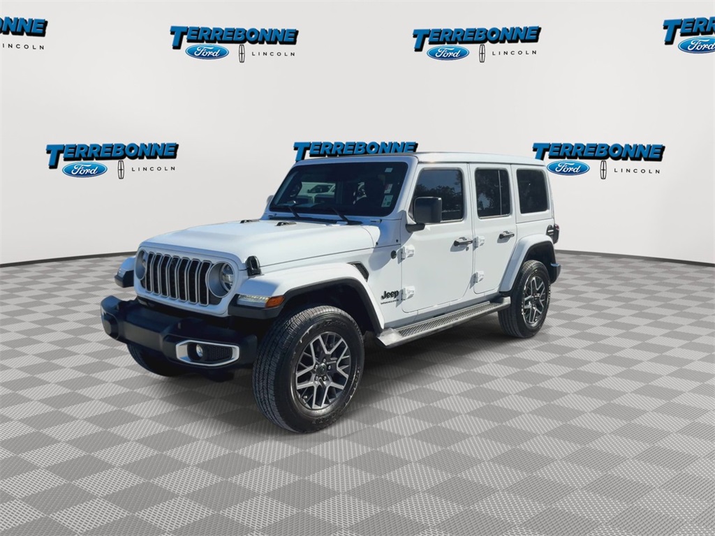 2025 Jeep Wrangler Sahara photo 4