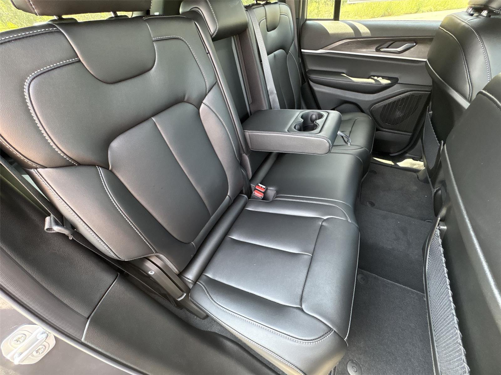 2025 Jeep Grand Cherokee Limited photo 23