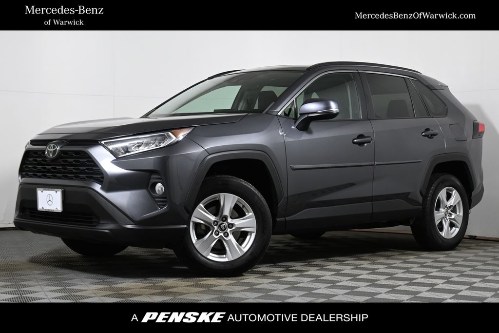 2021 Toyota RAV4 XLE's photo