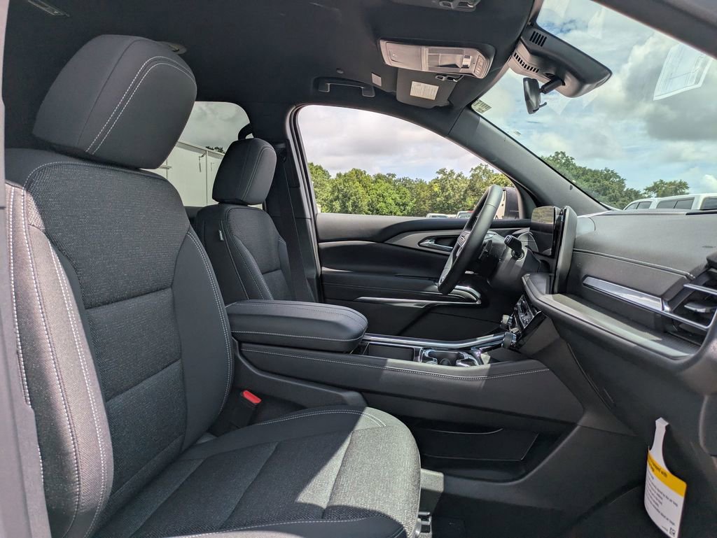2025 Chevrolet Traverse photo 24