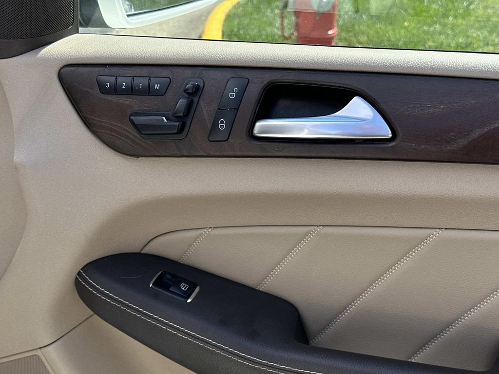 2016 Mercedes Benz GL 450 photo 20