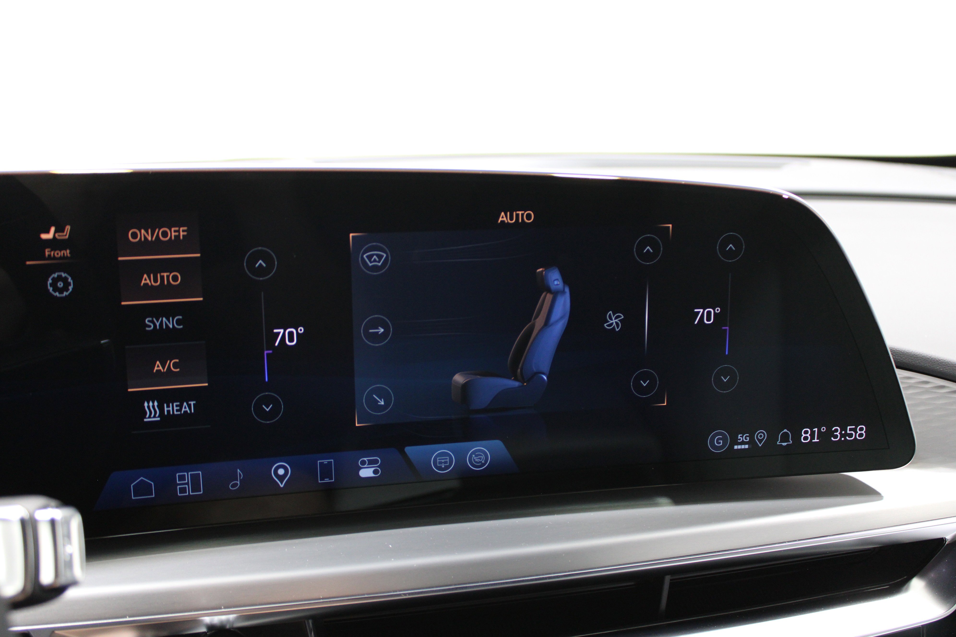 2025 Cadillac Lyriq Luxury photo 13