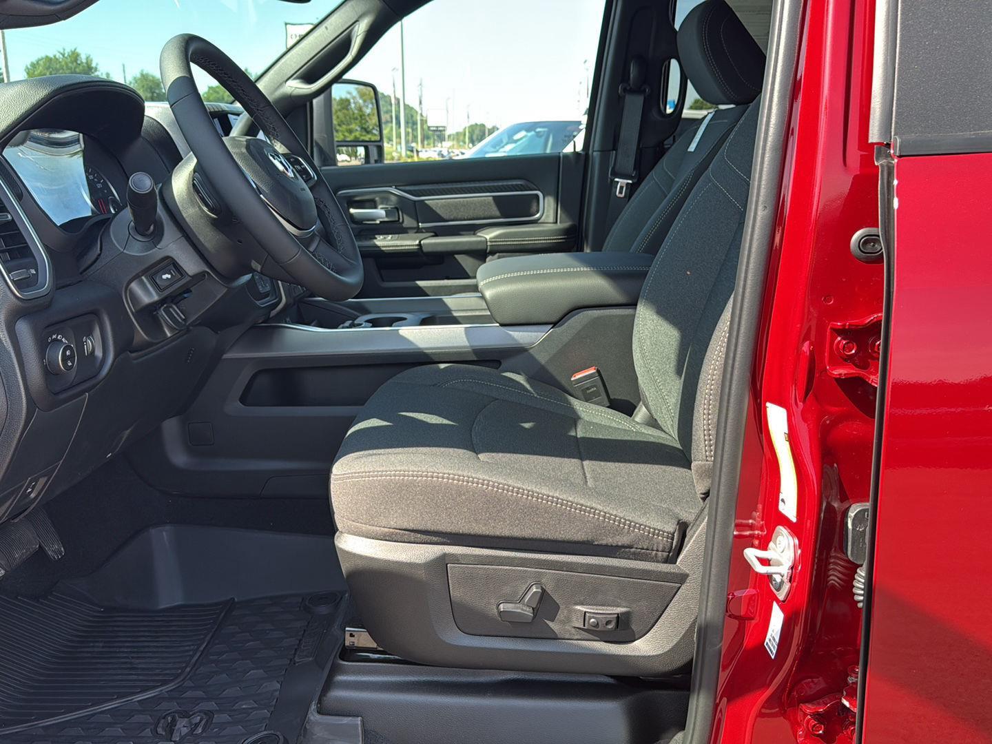 2025 Ram 2500 Big Horn photo 9