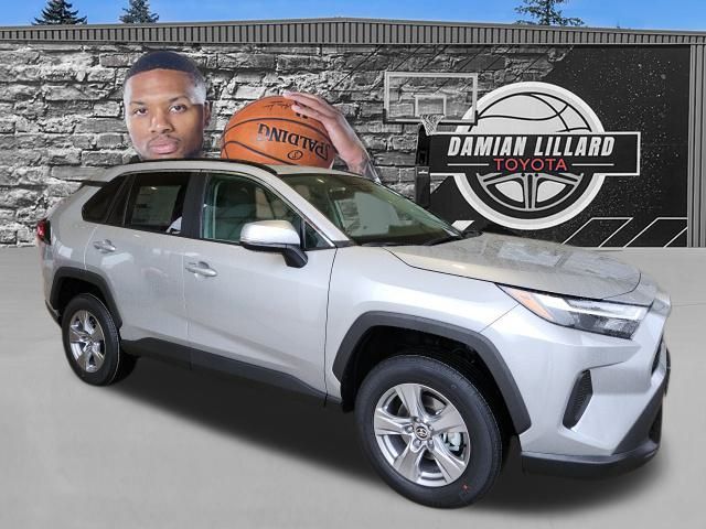 2025 Toyota RAV4 XLE's photo