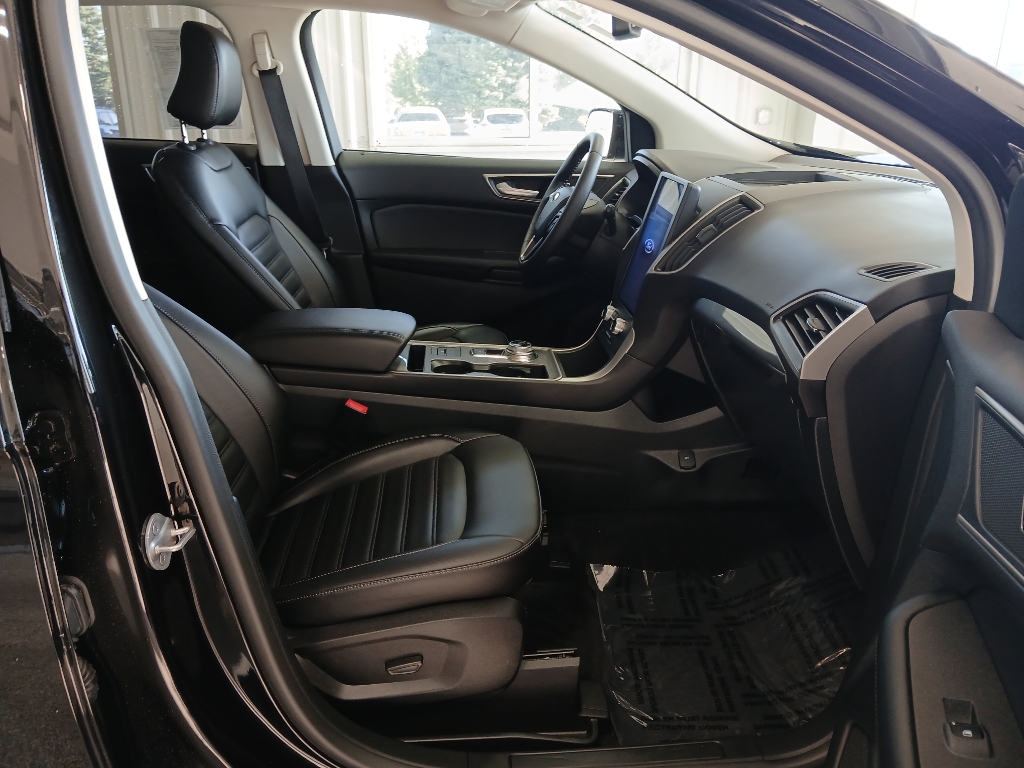 2023 Ford Edge SEL photo 16