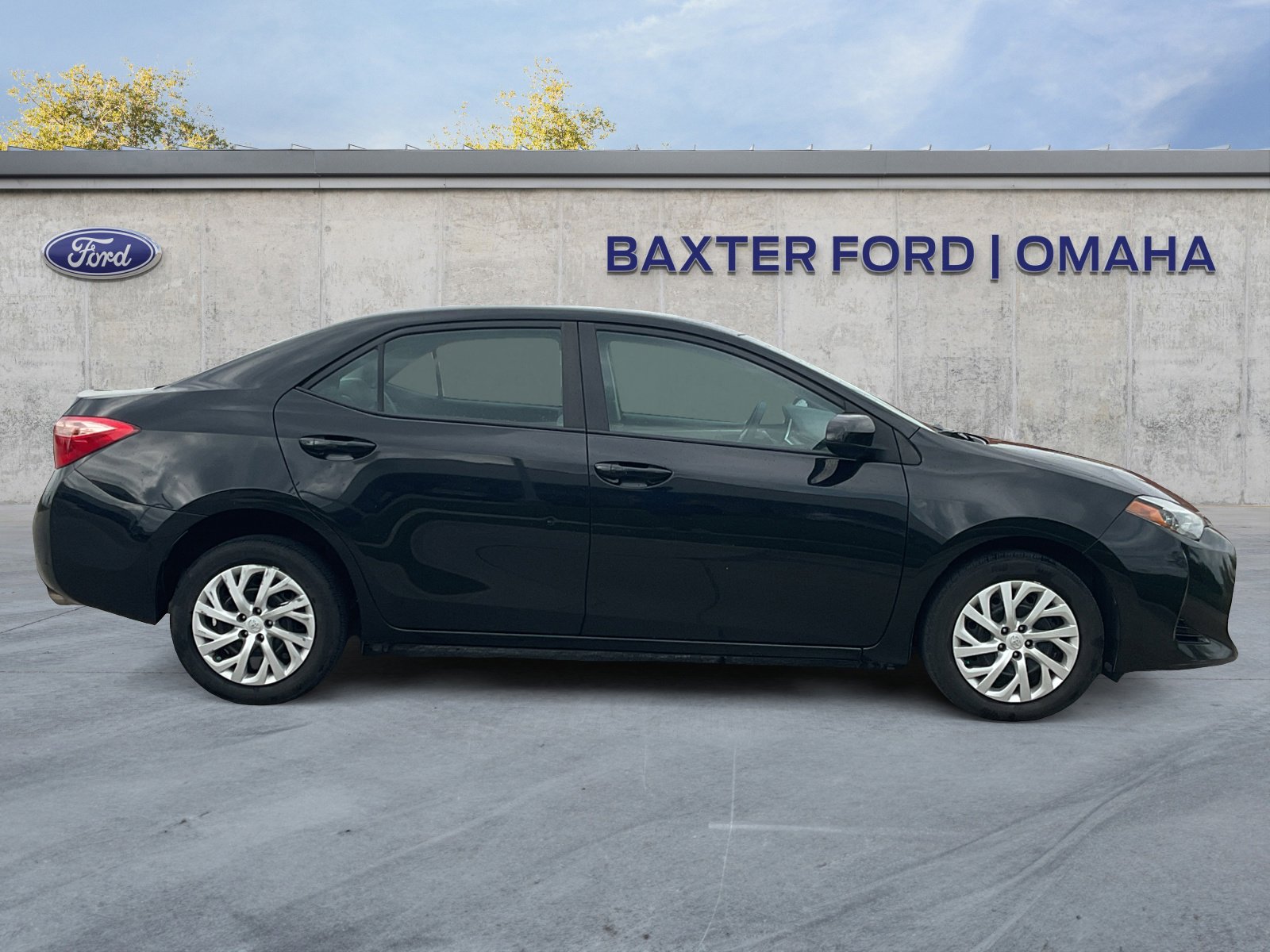 2018 Toyota Corolla LE photo 13