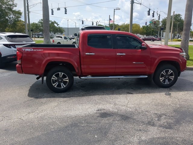 2017 Toyota Tacoma SR5 TRD Sport photo 3