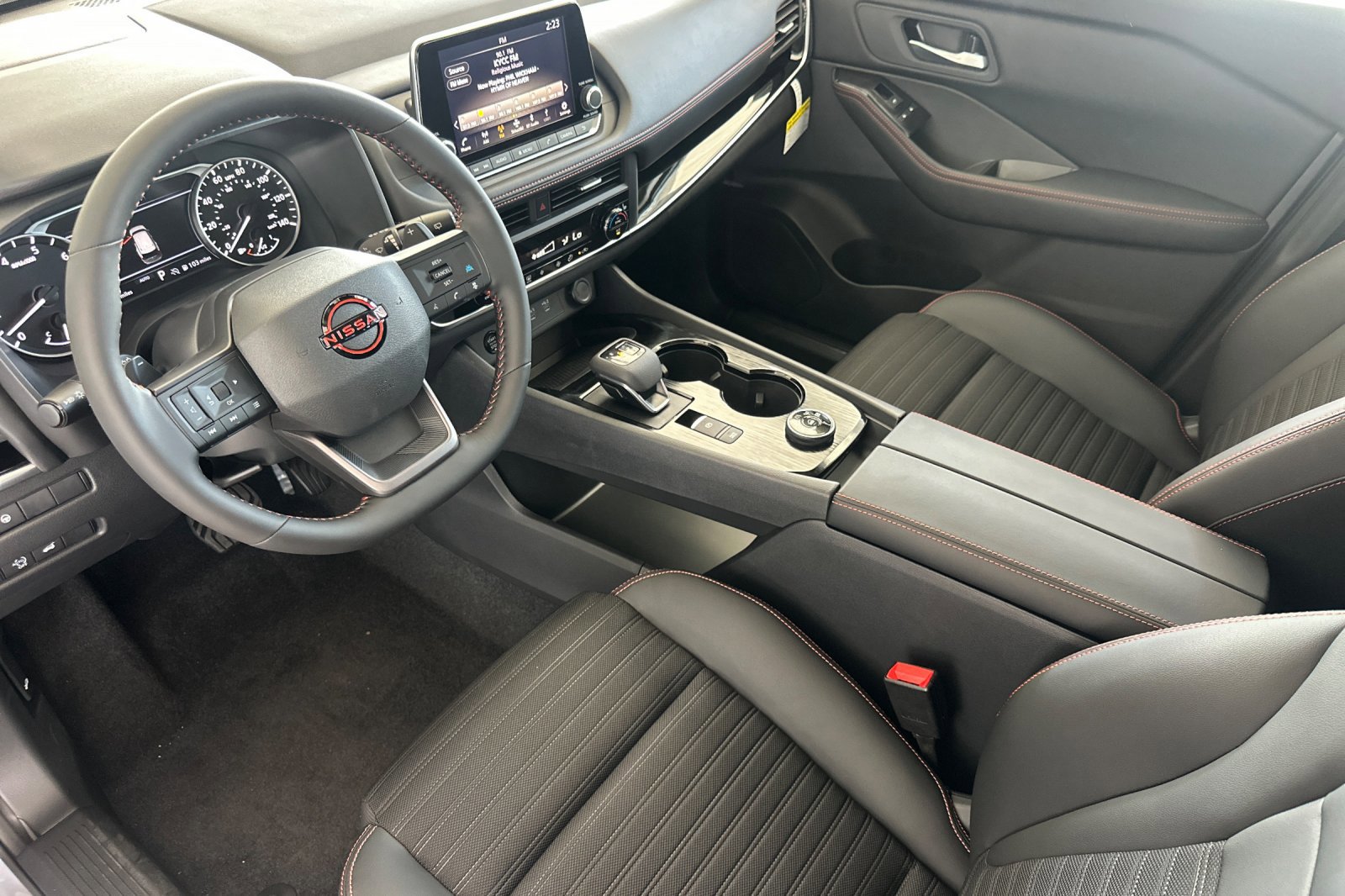 2026 Nissan Rogue AWD photo 8