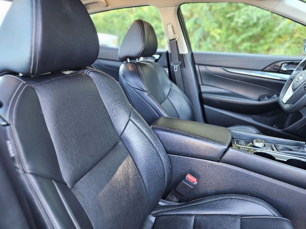 2023 Nissan Maxima SV photo 14